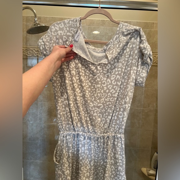 Cheetah romper - Picture 2 of 5